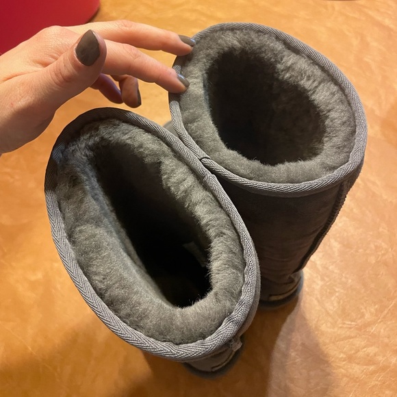 Uggs - Picture 5 of 9